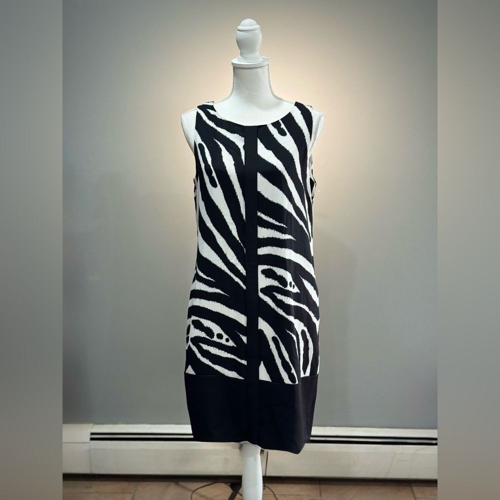 B/W New York & Co Zebra Stripe Dress Size M EUC